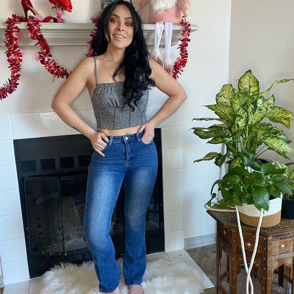 Spaghetti strap gray crop top